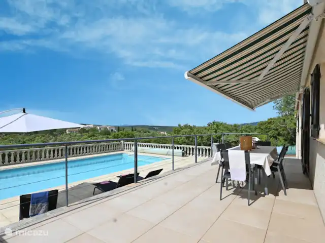 Steeneiken in Frankrijk, Hérault, Cantagrils-Argelliers - villa