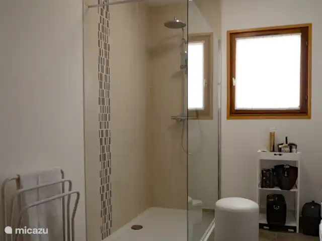 Steeneiken in Frankrijk, Hérault, Cantagrils-Argelliers - villa Badkamer