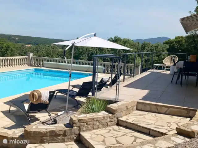Steeneiken in Frankrijk, Hérault, Cantagrils-Argelliers - villa