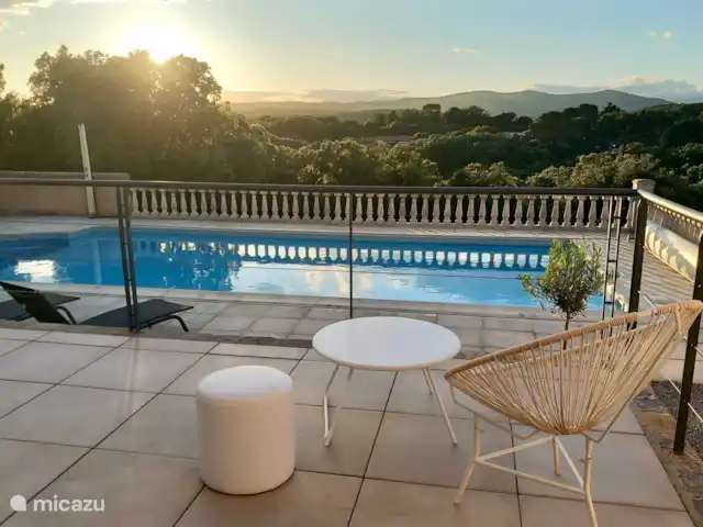 Steeneiken in Frankrijk, Hérault, Cantagrils-Argelliers - villa