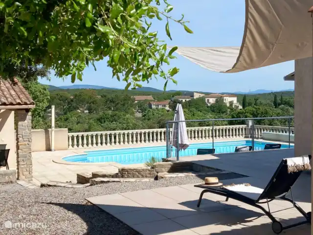 Steeneiken in Frankrijk, Hérault, Cantagrils-Argelliers - villa