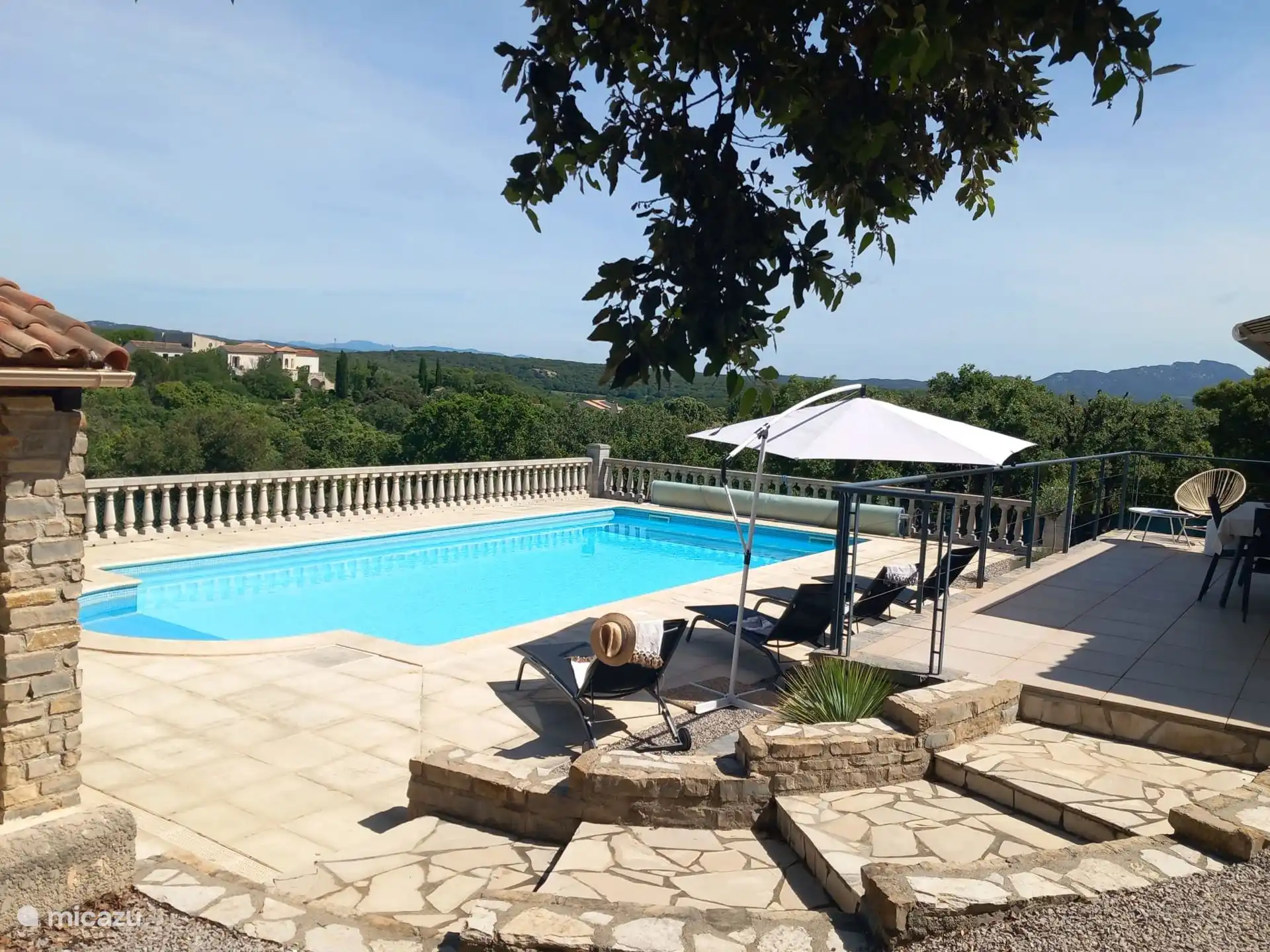 Steineichen in Frankreich, Hérault, Cantagrils-Argelliers - villa