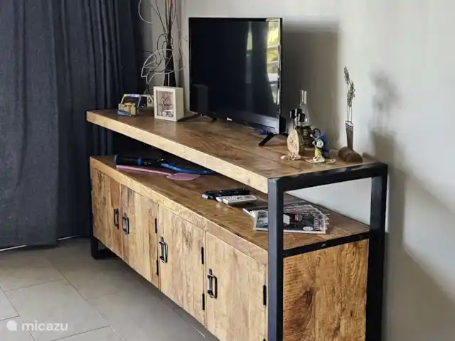 Location de Vacances Curaçao, Curaçao-Centre, Piscadera, appartement - Kasita La Vista Commode avec jeux et une télévision avec des chaînes néerlandaises et anglaises.