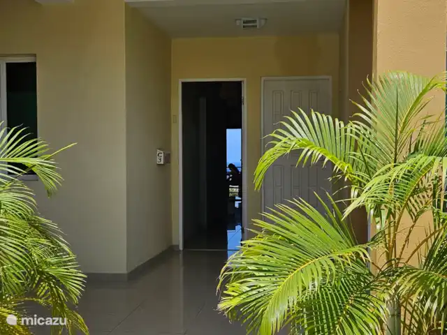 Location de Vacances Curaçao, Curaçao-Centre, Piscadera, appartement - Kasita La Vista De face vue du parking