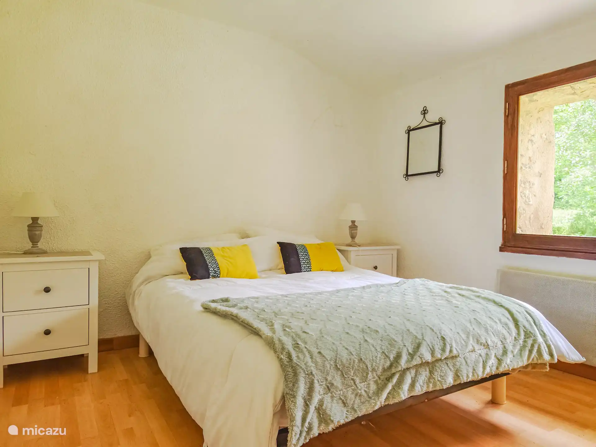 Schlafzimmer mit Doppelbett