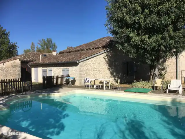 Gite Bacquiès | France, Midi-Pyrénées, Septfonds - maison de vacances Jardin entièrement clos avec piscine extérieure chauffée (9x6m), terrasse et jardin d'ombrage