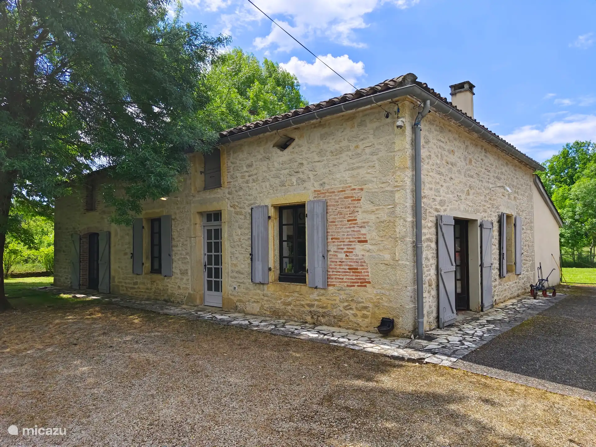 Das Bauernhaus befindet sich vollständig auf einer Ebene, wurde 1883 erbaut und 2007 restauriert