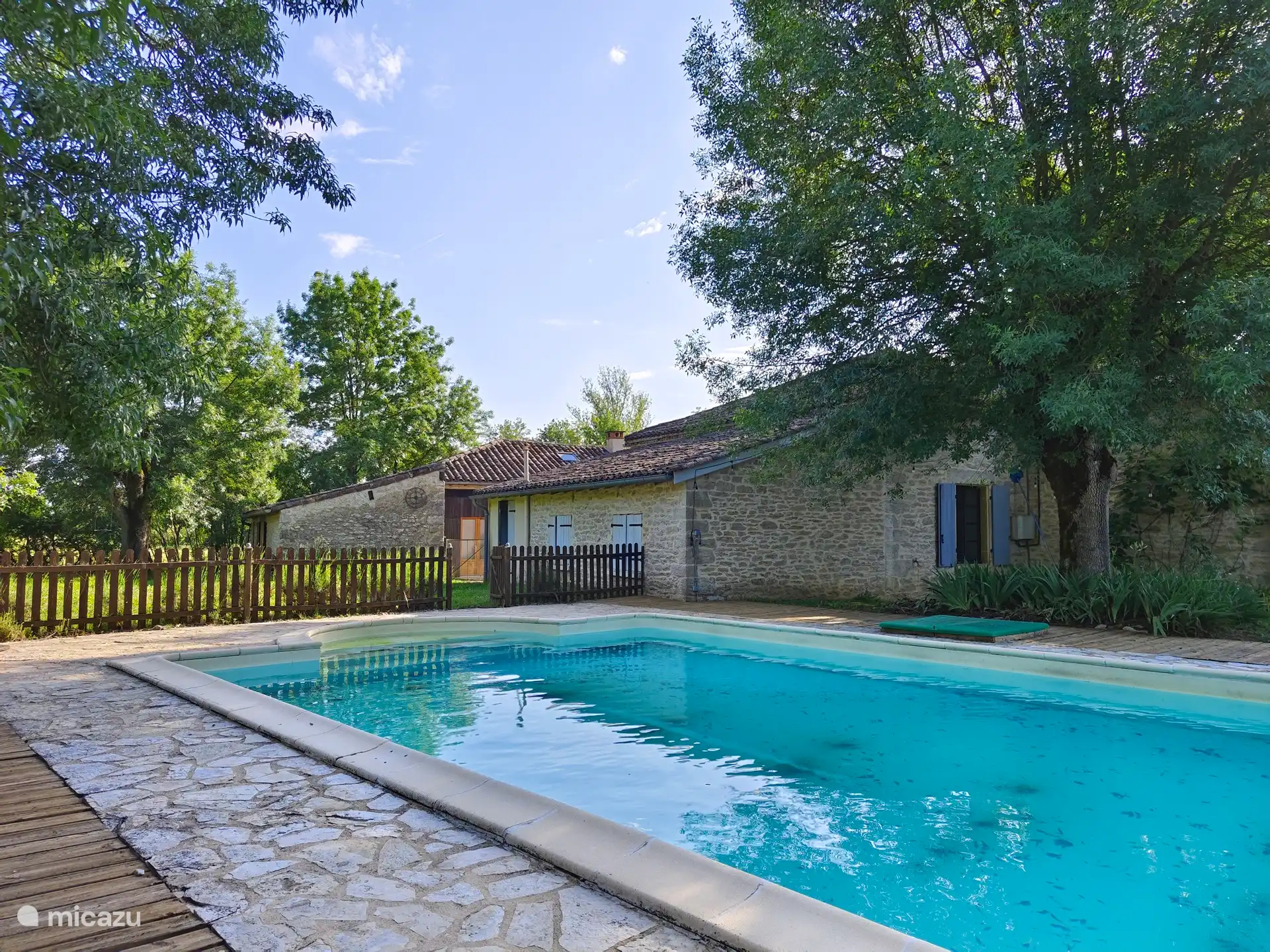 ferienhaus,  Septfonds, Midi-Pyrénées, Frankreich - Gite Bacquiès - Schwimmbad umzäunter Garten