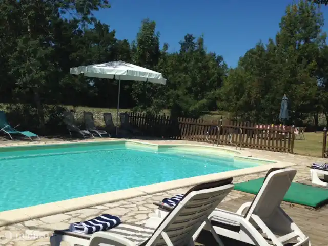 Gite Bacquiès | France, Midi-Pyrénées, Septfonds - maison de vacances Jardin entièrement clos avec piscine extérieure chauffée (9x6m), terrasse et jardin d'ombrage