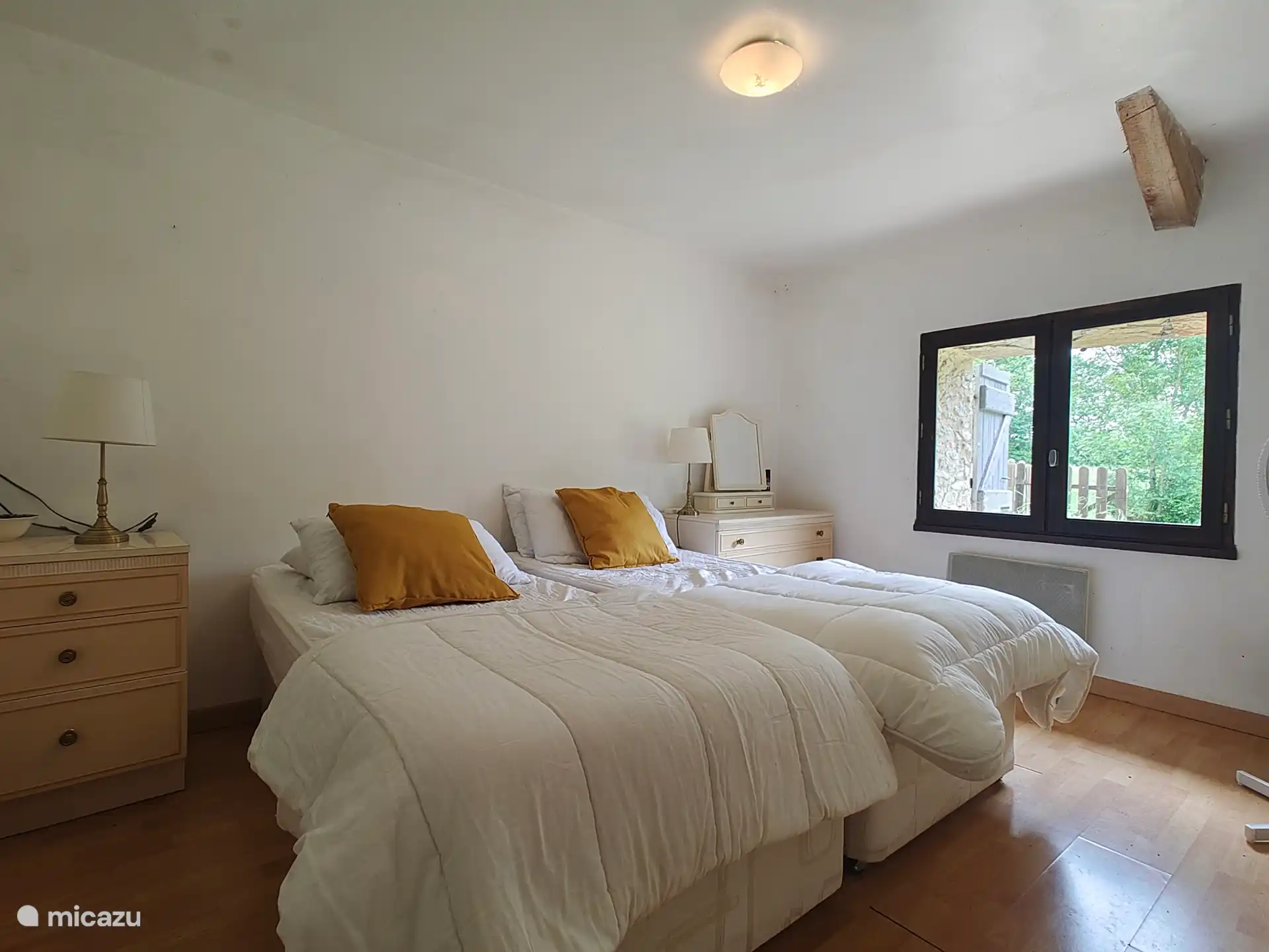 Schlafzimmer mit Bett 160x200cm