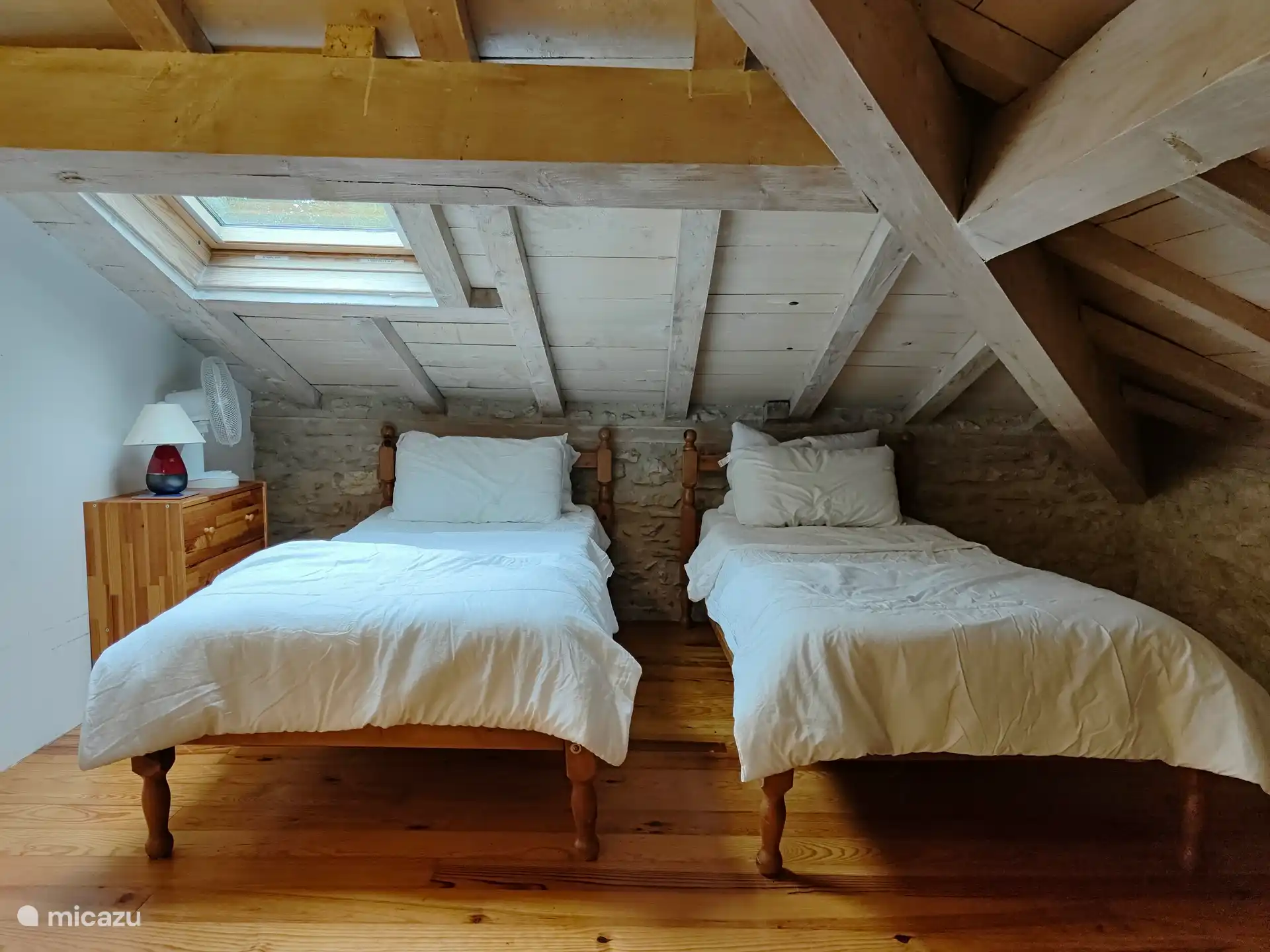 Schlafzimmer im Zwischengeschoss mit 2 Einzelbetten