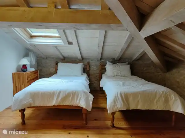 Gite Bacquiès | France, Midi-Pyrénées, Septfonds - maison de vacances Chambre au mezzanine avec 2 lits simple