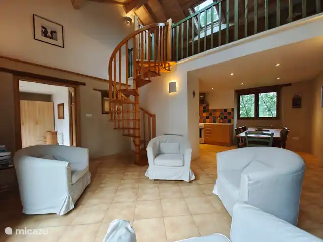 Gite Bacquiès | France, Midi-Pyrénées, Septfonds - maison de vacances Gite: 4 fauteuil dans le salon, cuisine et mezzanine