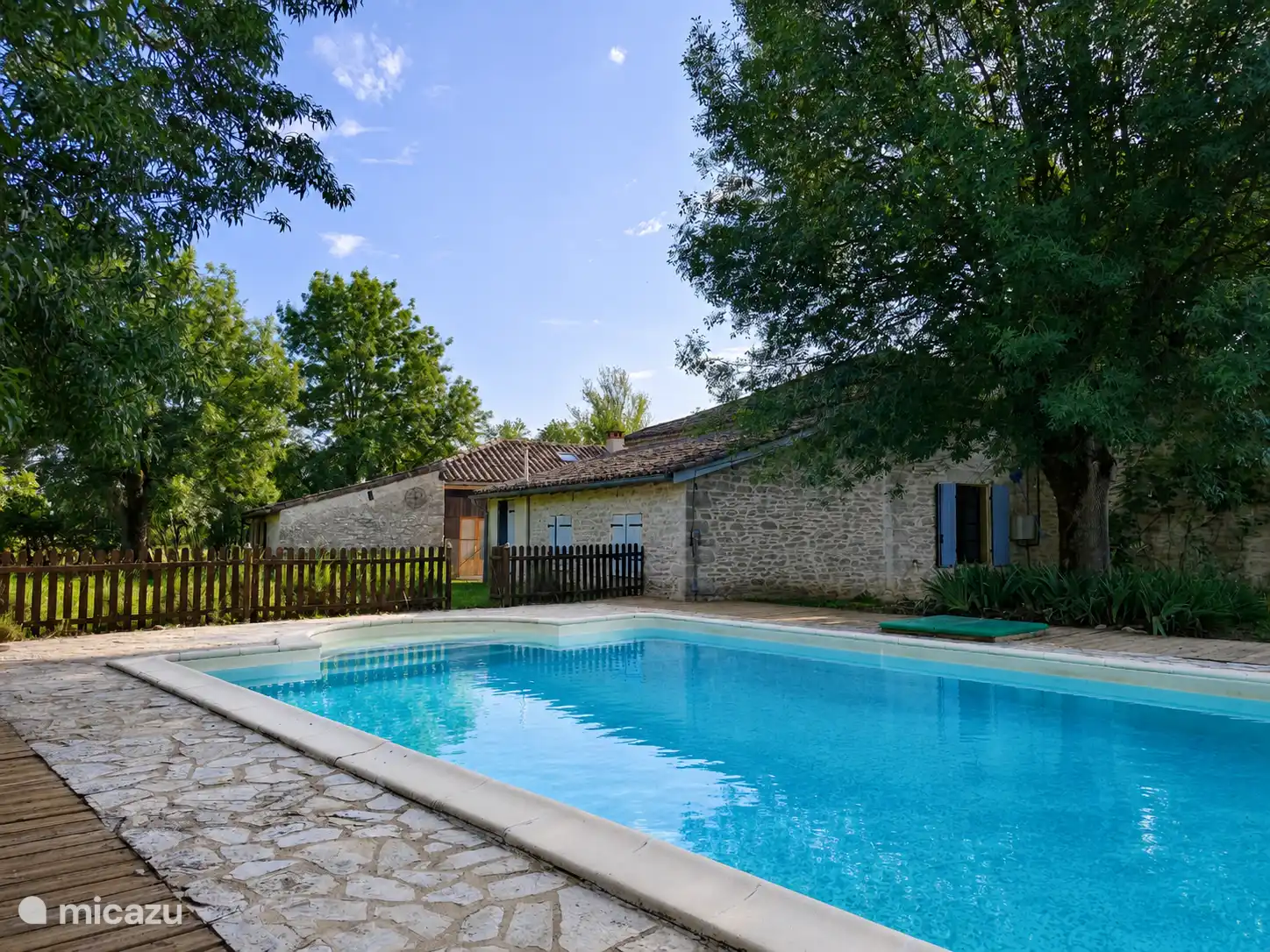 ferienhaus, Pern, Lot, Frankreich - Gite Bacquiès - Schwimmbad umzäunter Garten