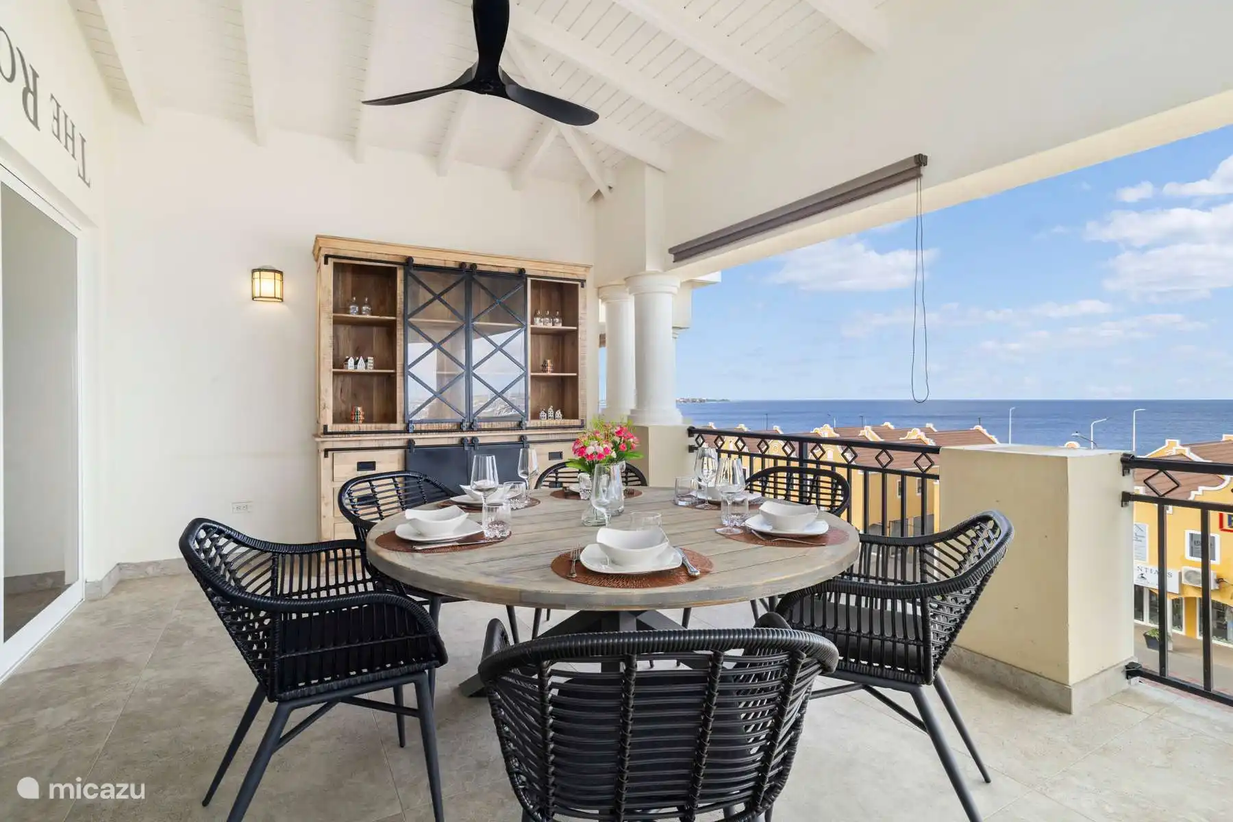 Balkon bij master bedroom