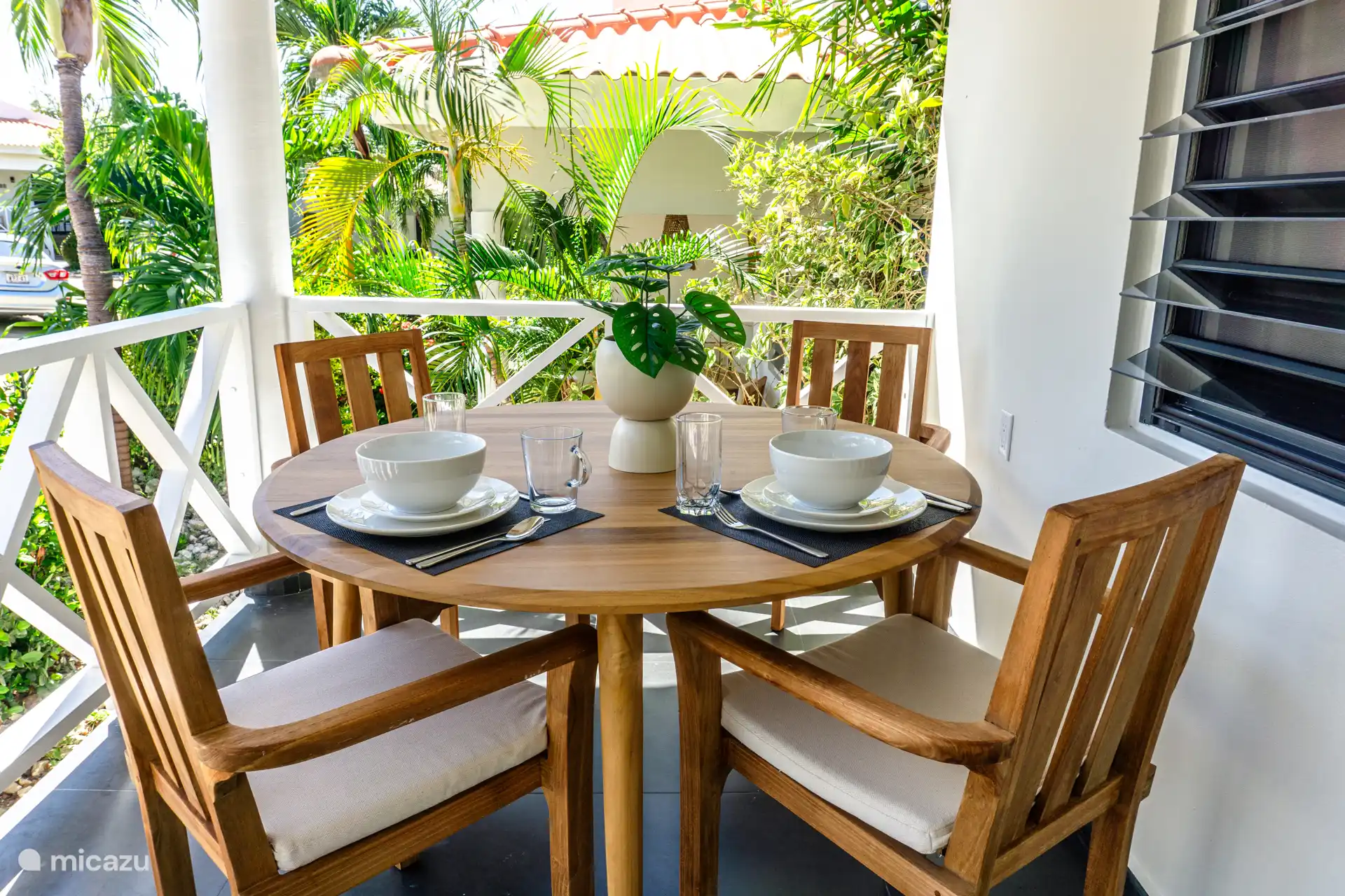 Comedor al aire libre en la terraza