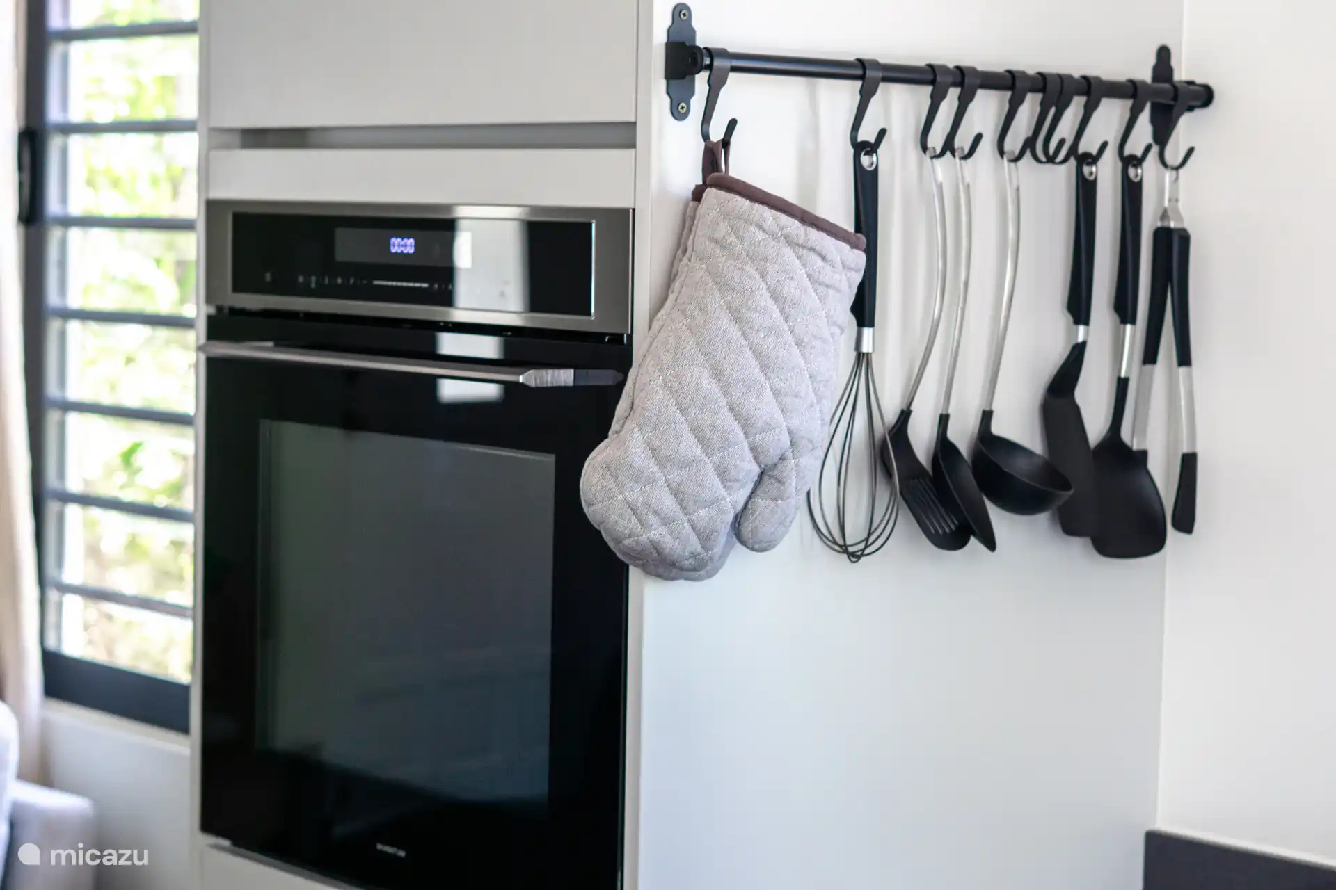 Horno combinado en la cocina