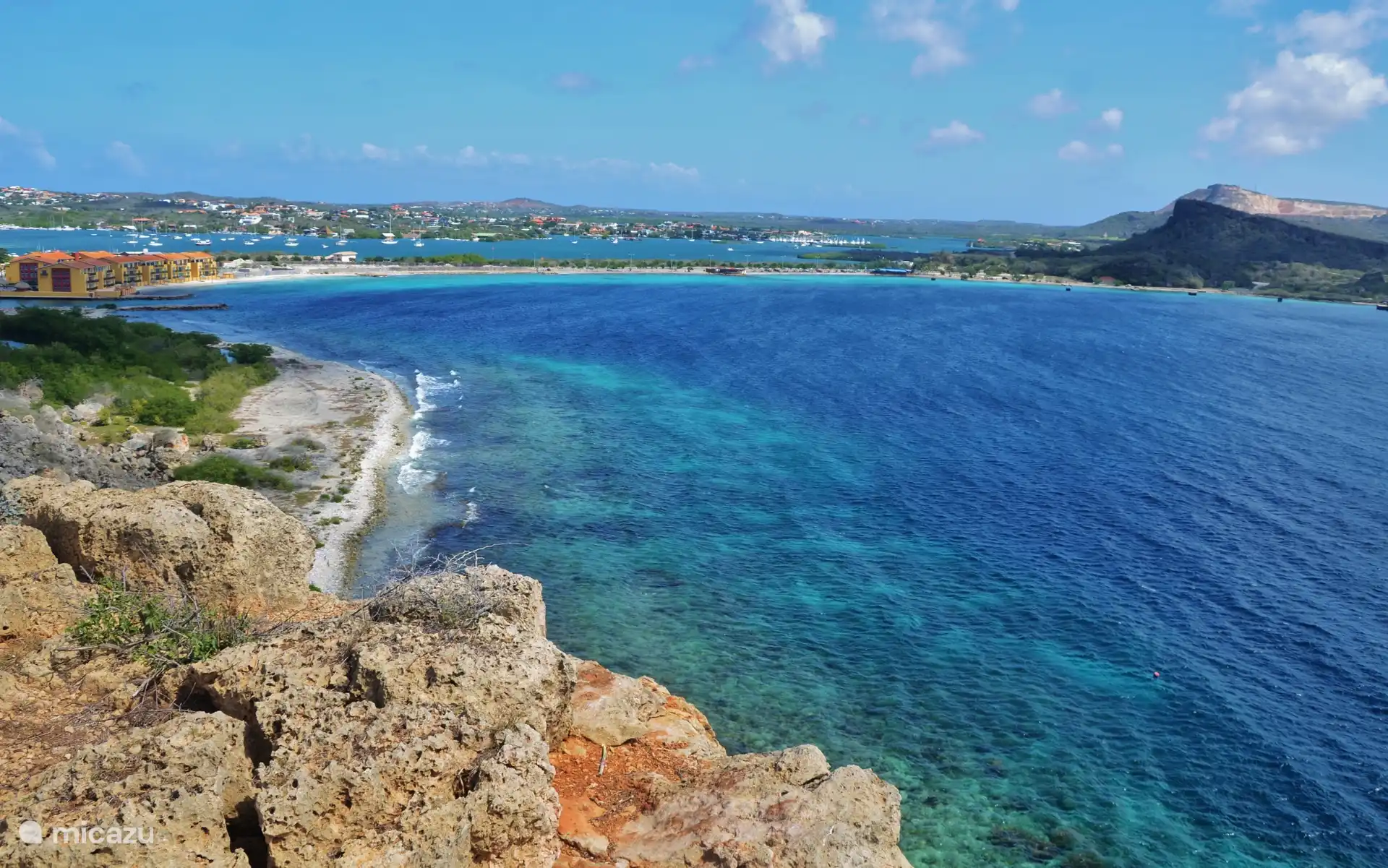 Bahía de Caracas y Agua Española