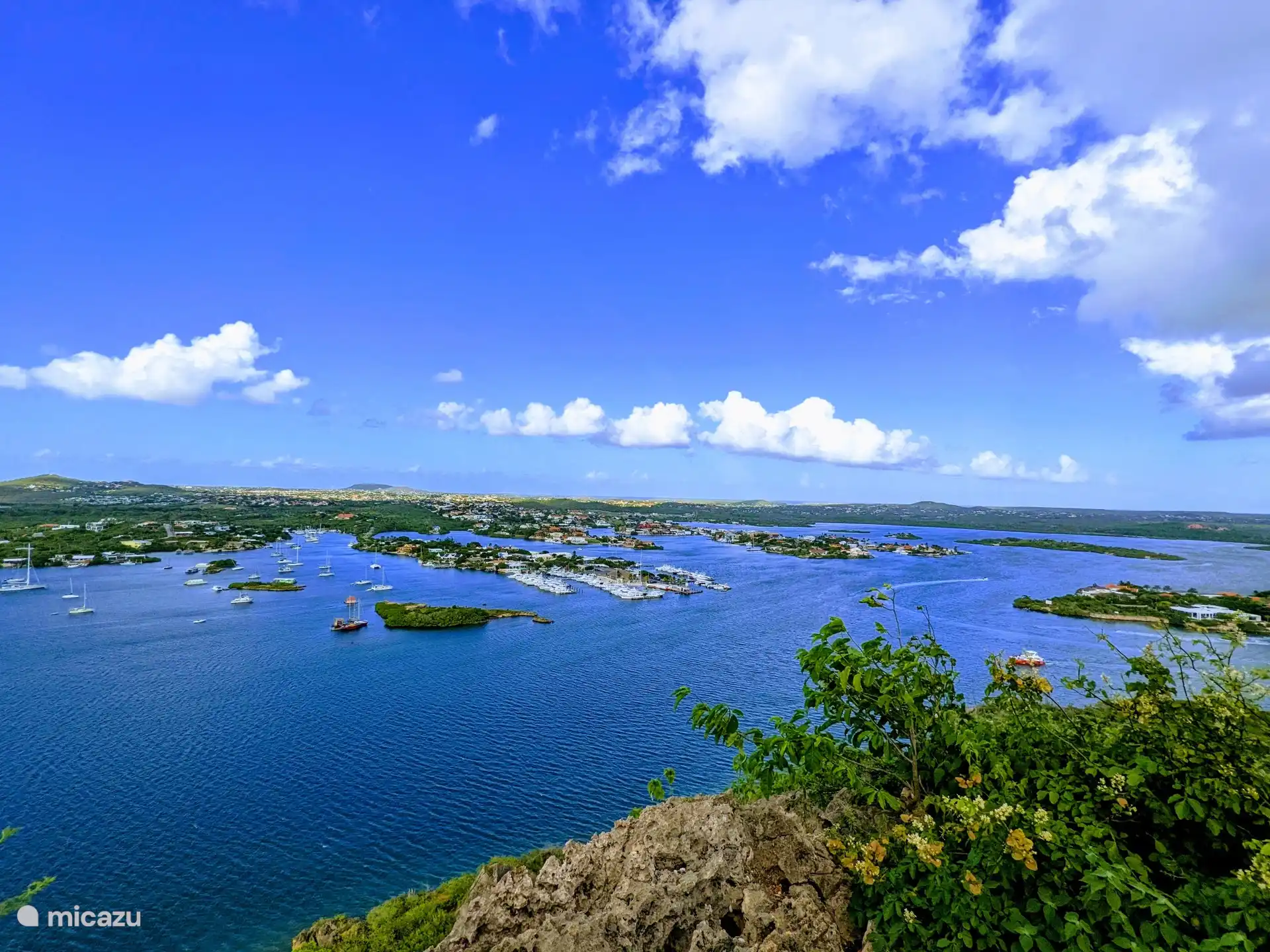 Agua española, vista de Seru Kabritu (montaña de cabras)