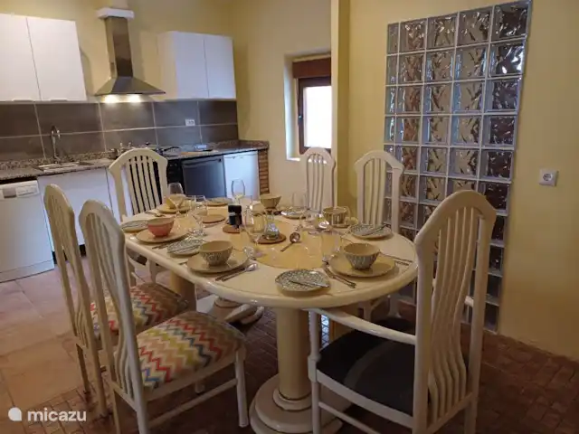 Kitch Appartement Rasquera | Espagne, Costa Dorada, Rasquera - appartement Table à manger et cuisine