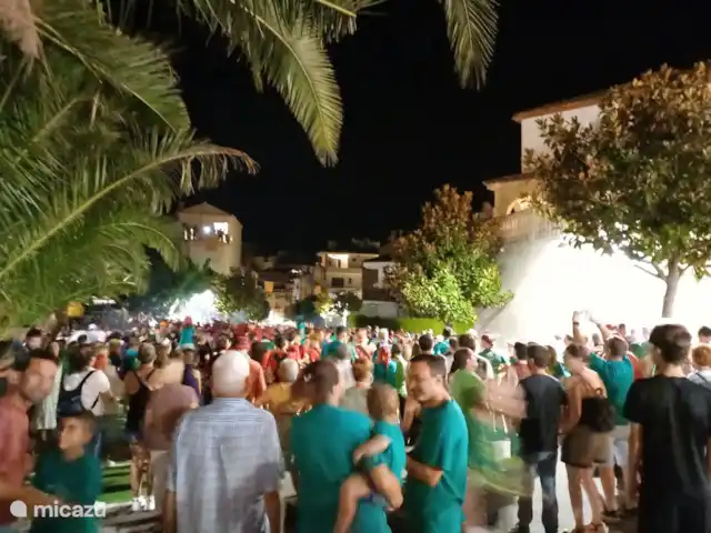 Kitch Appartement Rasquera | Espagne, Costa Dorada, Rasquera - appartement Une des fêtes dans la rue (Corre foc)