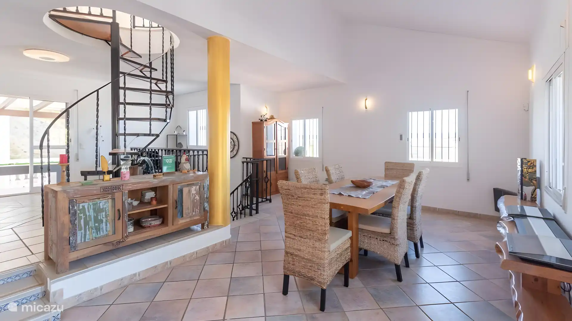 table à manger d'intérieur