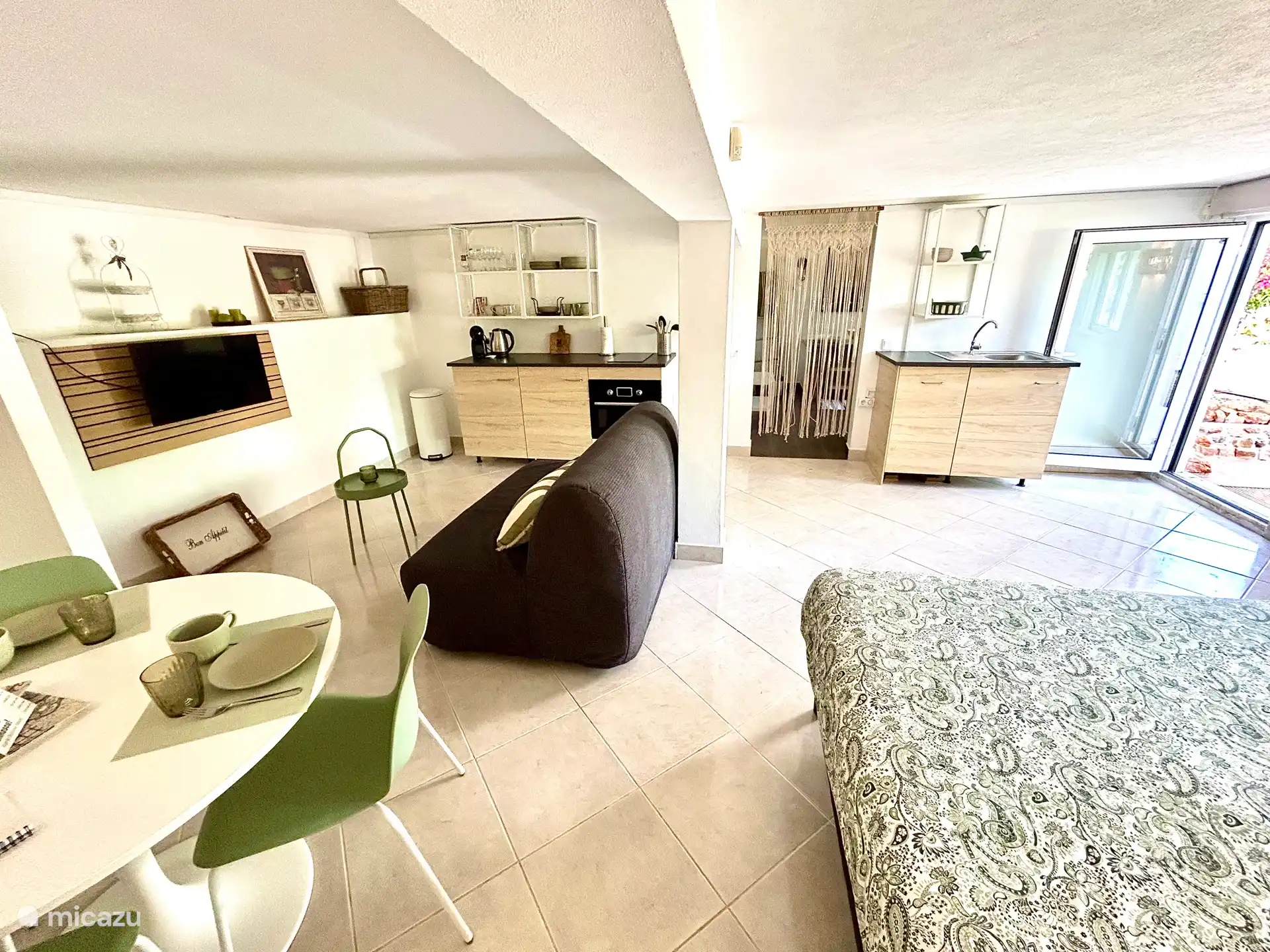 Geräumiges Studio mit WLAN und Smart-TV (zum Streamen). 