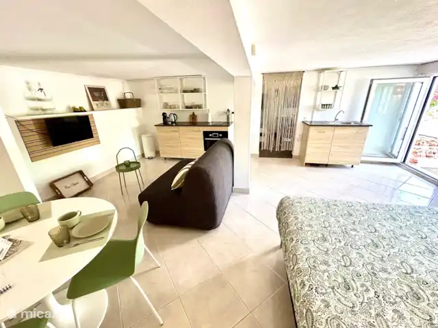 ‘Connosco’ pool-studio Romenco huren in Portugal, Algarve, São Bartolomeu De Messines - studio Ruime studio inclusief Wifi en Smart TV (voor streaming).
