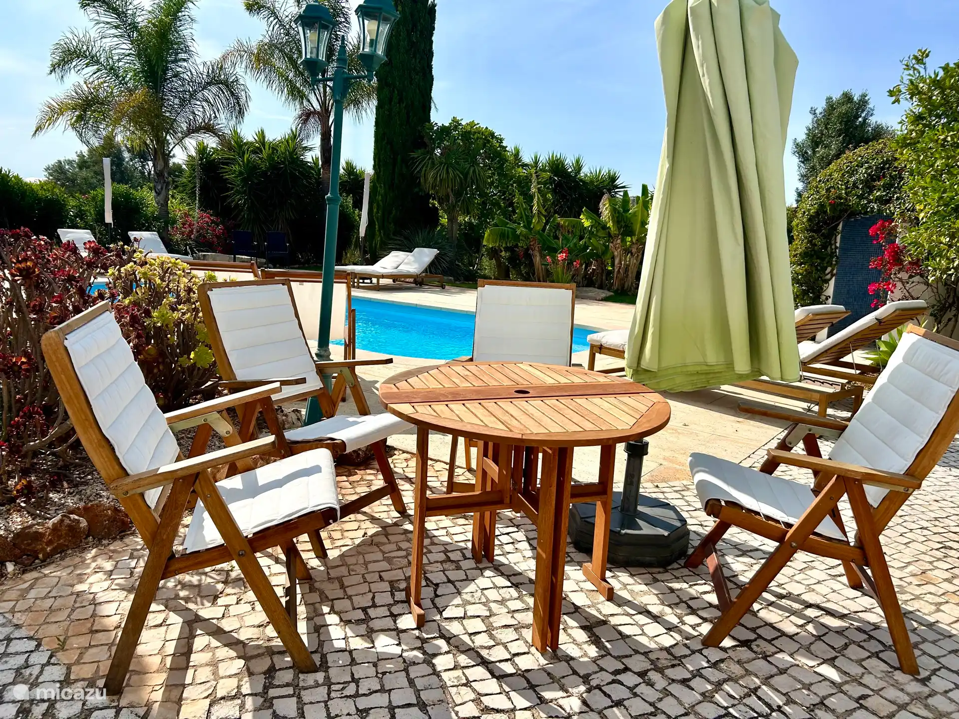 Private Terrasse am Pool; speziell für unsere Gäste vom Studio Romenco reserviert! 