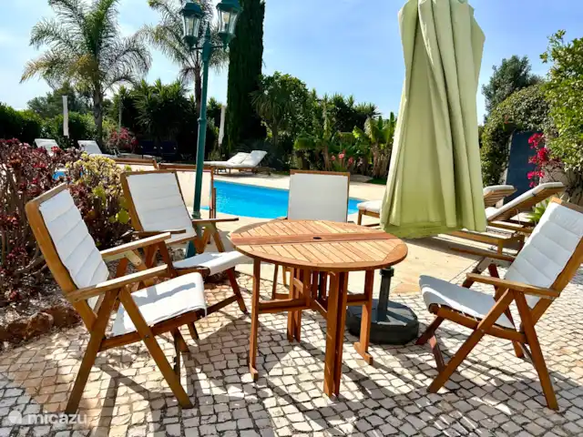 ‘Connosco’ pool-studio Romenco huren in Portugal, Algarve, São Bartolomeu De Messines - studio Privé terras bij het zwembad; speciaal gereserveerd voor onze gasten uit studio Romenco!