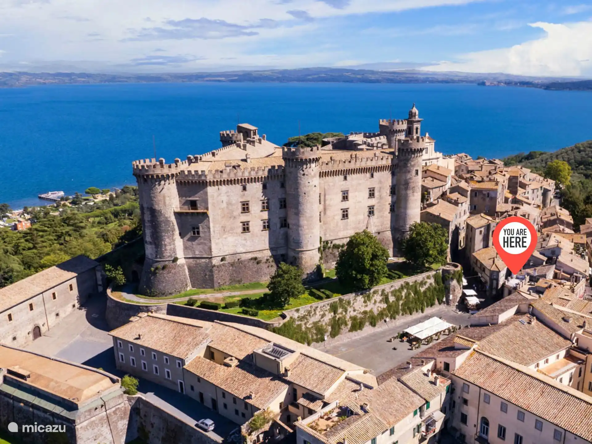ust 40 Minuten von Rom entfernt, im Herzen von Bracciano. Natur, Geschichte und von der Terrasse aus... Die atemberaubendste Aussicht. Ein ruhiger Rückzugsort, mit der Stadt immer in Reichweite.