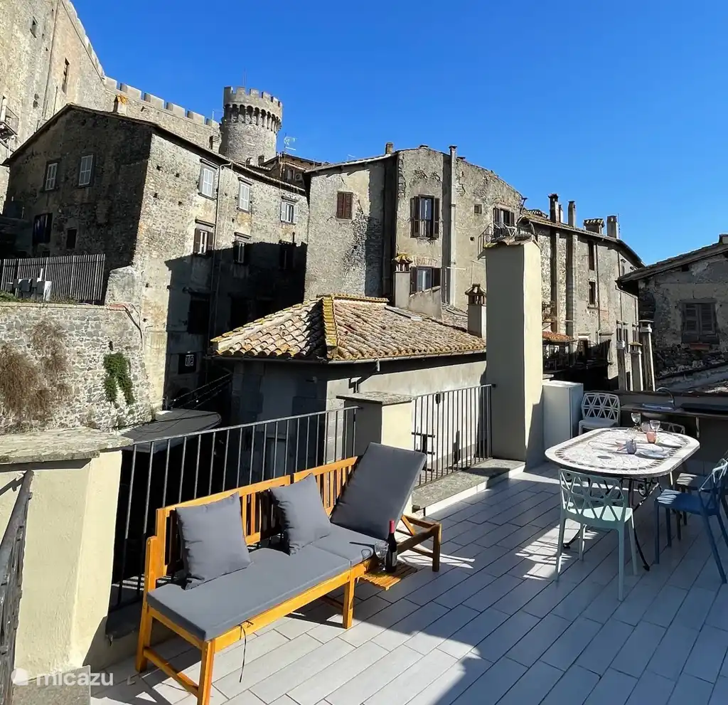 Castle_Terrace uitzicht op het meer van Rome