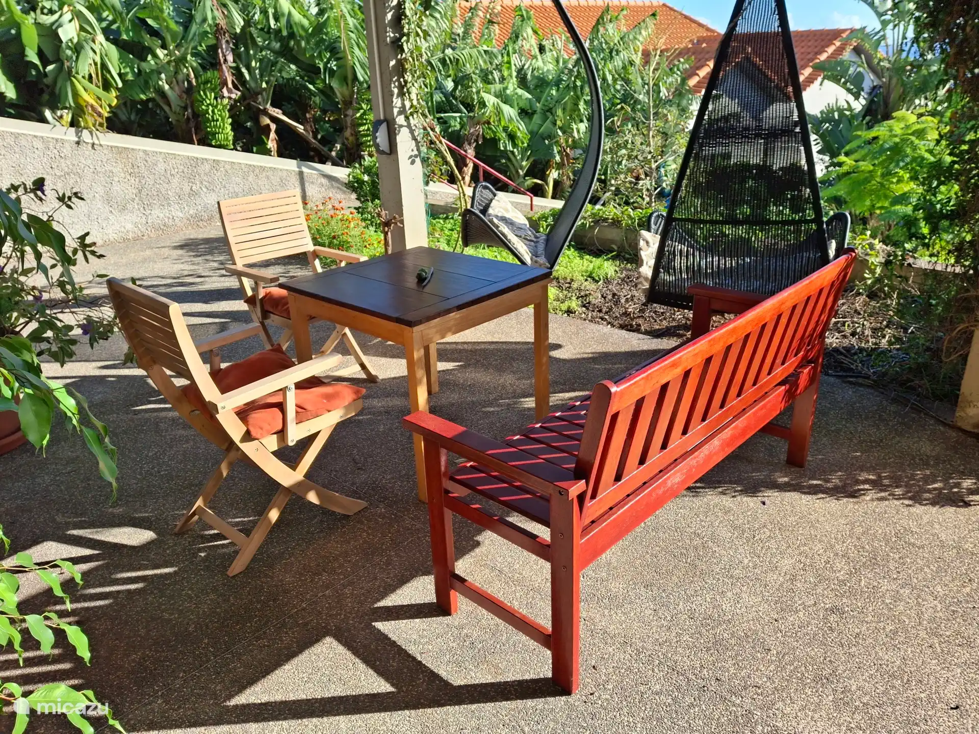 Im Süden überdachte Terrasse