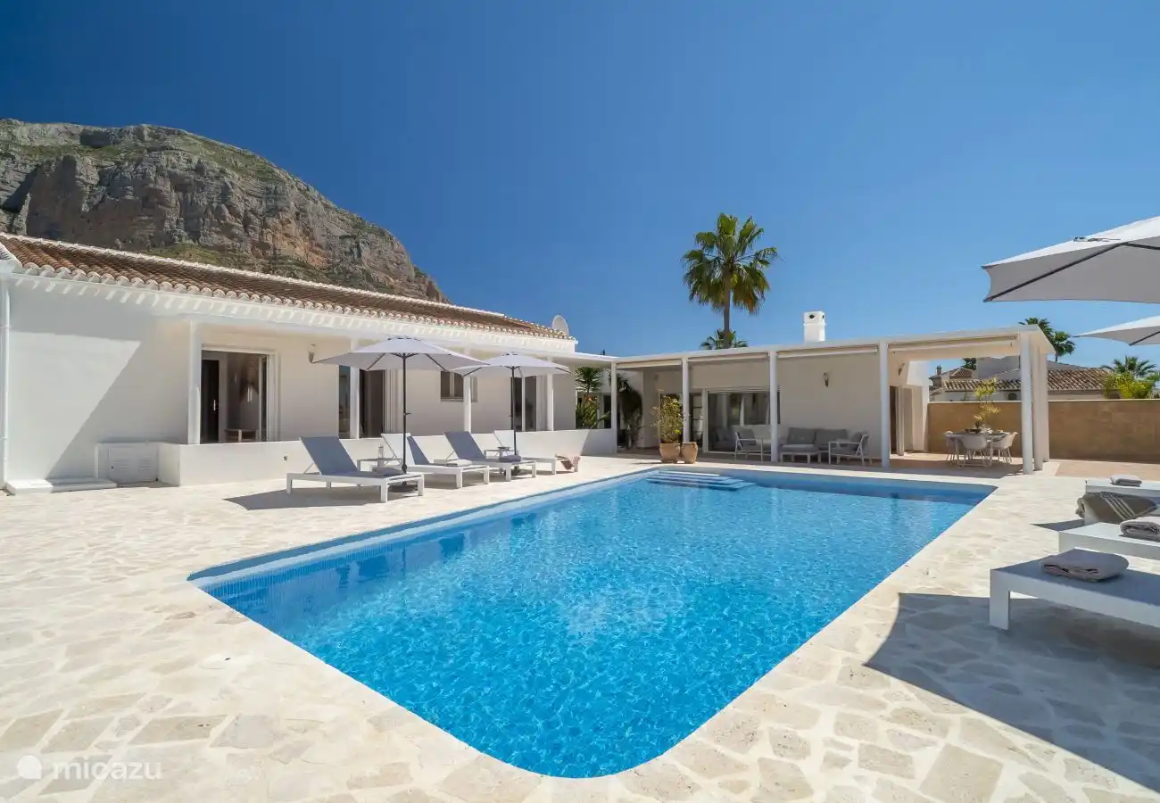 Komplett auf einer Ebene und stilvoll renoviert im Jahr 2025.