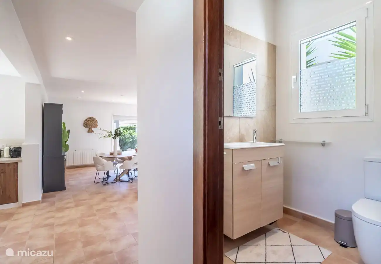 Zusätzliches separates WC für die Gäste.