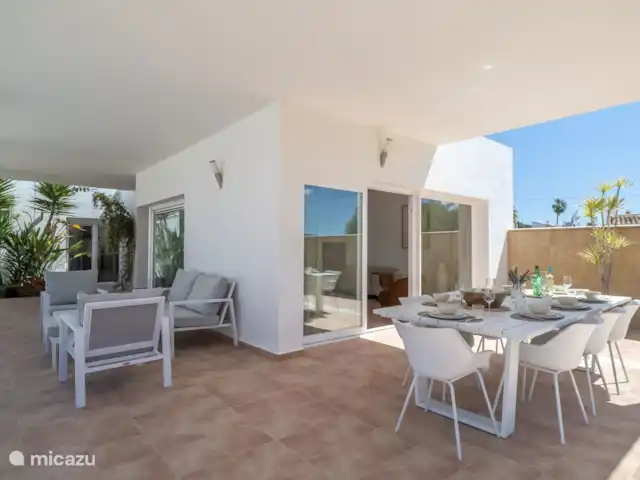 Villa Selene | Espagne, Costa Blanca, Jávea - villa Grande véranda et terrasse avec beaucoup d’espace pour s’asseoir.