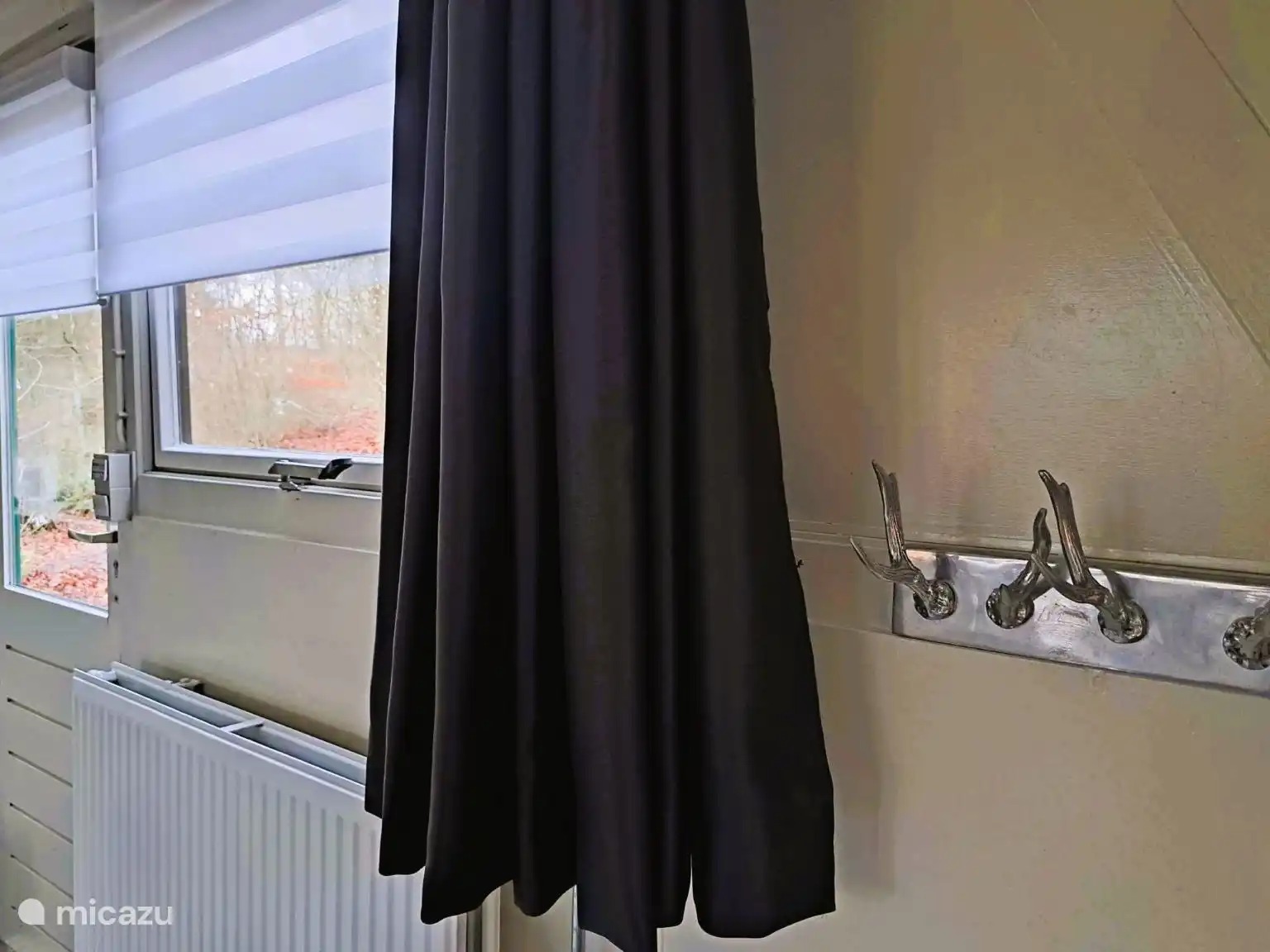 Duo-Vorhänge mit zusätzlichen Vorhängen an der Vorderseite