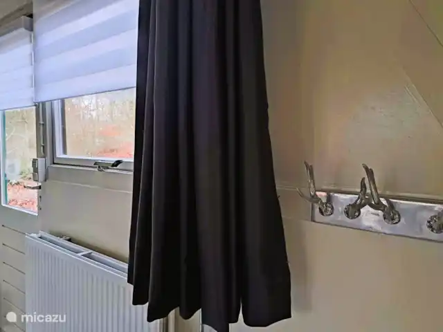 Location de Vacances Belgique, Ardennes, Durbuy, chalet - SilvaRosa Durbuy Rideaux duo avec rideaux supplémentaires à l’avant