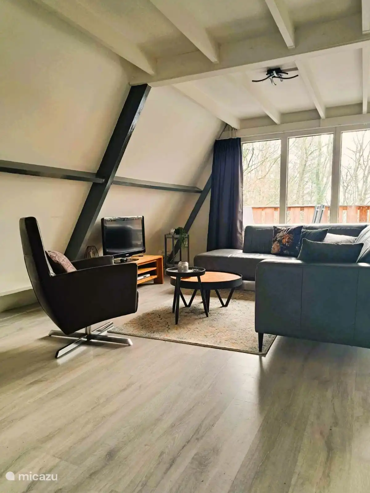 Fernseher mit Chromecast zum Streamen Ihrer eigenen Streaming-Dienste