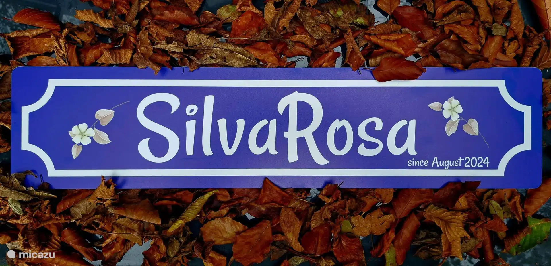 Silva bedeutet auf Lateinisch Wald und Rosa Rose, was den Namen SilvaRosa vervollständigt