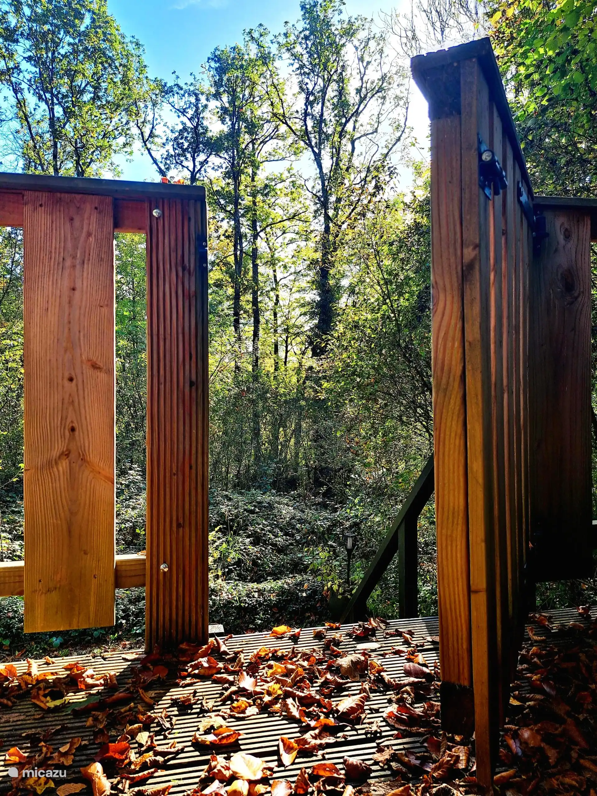 Geschlossenes Tor zur Terrasse