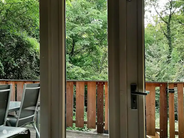 Location de Vacances Belgique, Ardennes, Durbuy, chalet - SilvaRosa Durbuy 6 chaises de jardin avec table et 2 autres chaises de jardin réglables