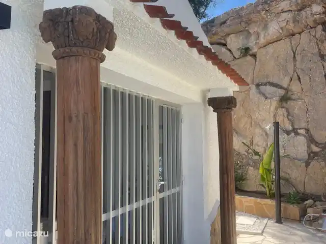 Casa nooit gedacht huren in Spanje, Costa Blanca, Alfáz del Pi - villa Mooi detail 
Balinese pilaren