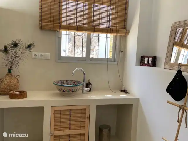 Casa nooit gedacht huren in Spanje, Costa Blanca, Alfáz del Pi - villa Badmeubel bij slaapkamer 2