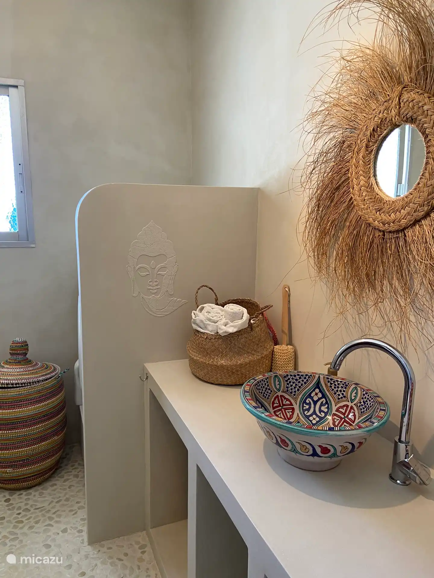 Salle de bain 3
Avec meuble sous-vasque 
Douche à l’italienne 
Machine à laver 