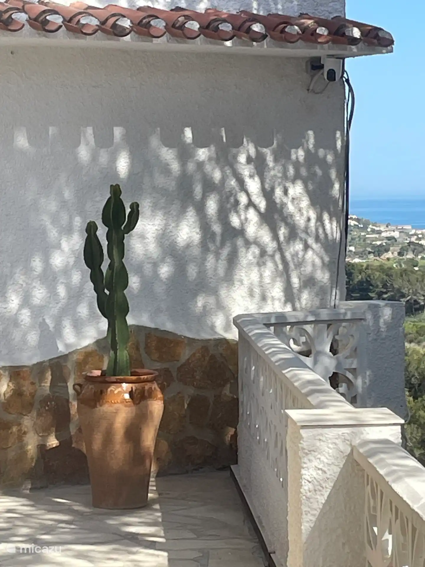 Porte d’entrée avec belle vue sur la mer 