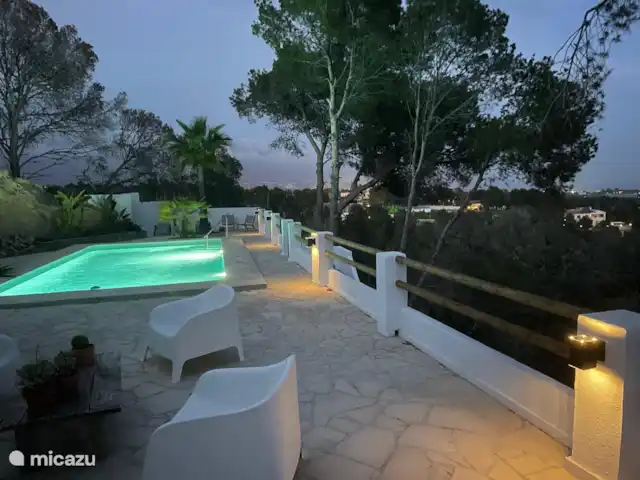 Casa nooit gedacht huren in Spanje, Costa Blanca, Alfáz del Pi - villa Verlicht zwembad