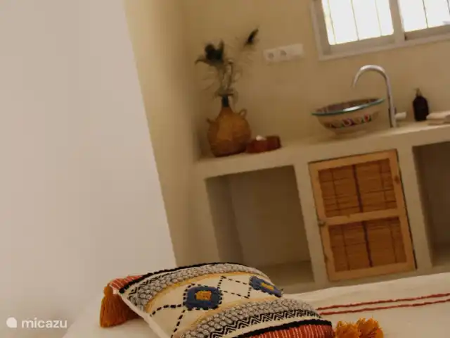 Casa nooit gedacht huren in Spanje, Costa Blanca, Alfáz del Pi - villa Badmeubel  slaapkamer ensuite