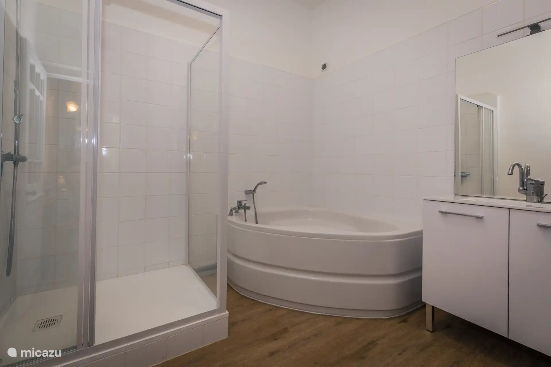 Badezimmer im Schlafzimmer 1