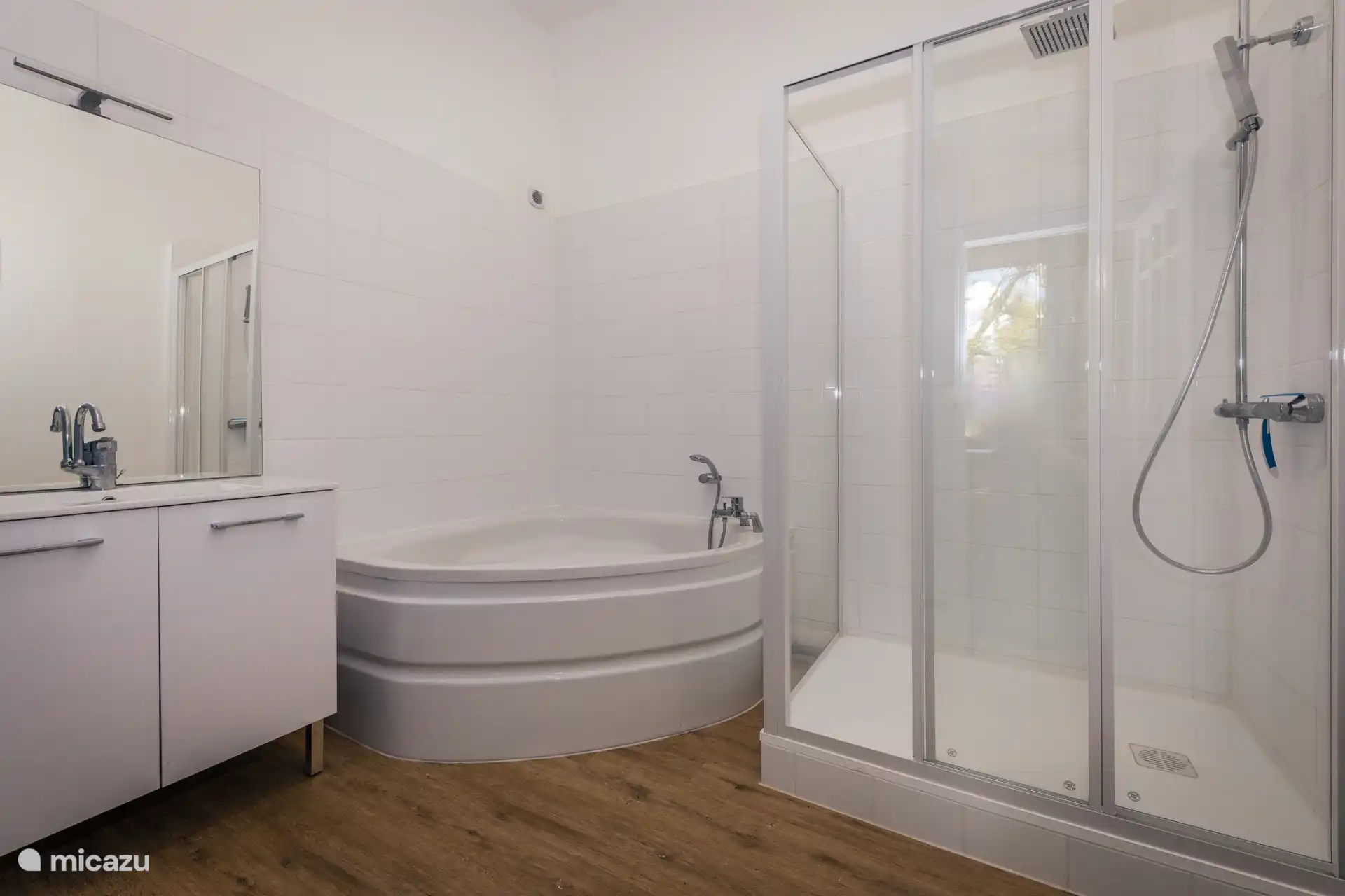 Badezimmer im Schlafzimmer 2